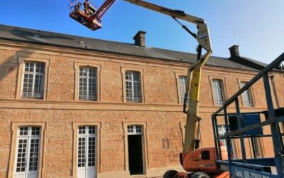 Lessivage et traitement de façade bâtiment municipal Courseulles sur Mer
